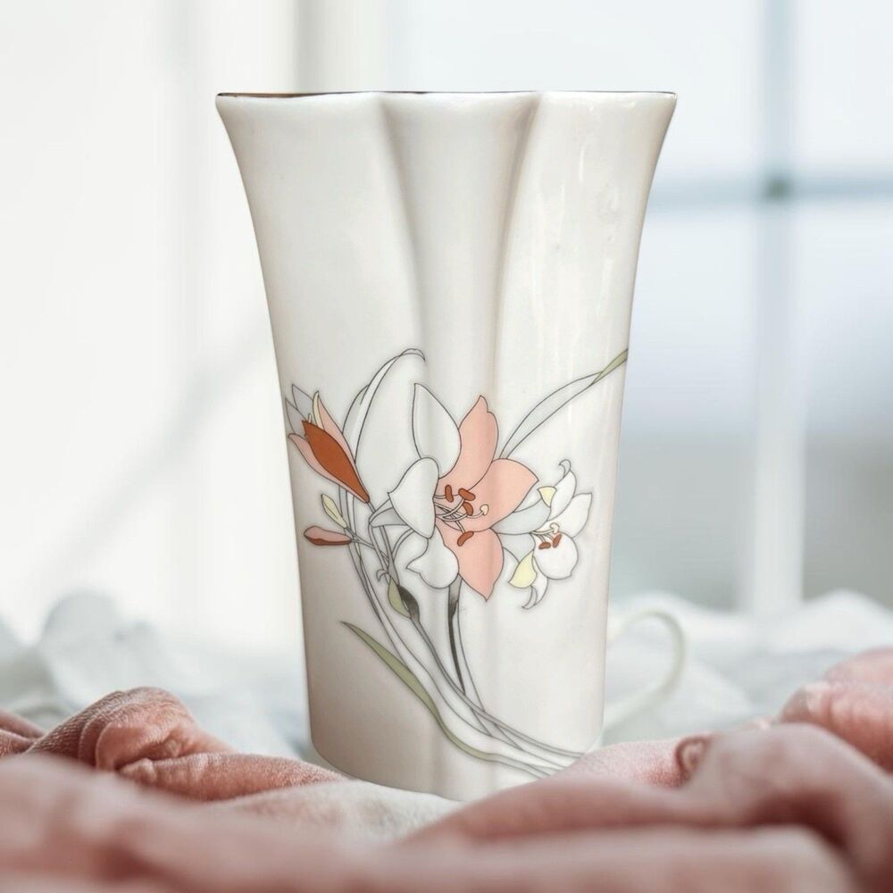 Vintage Yamaji Japan 6" Vase Lily Design Japan Peach Flower Gold Trim